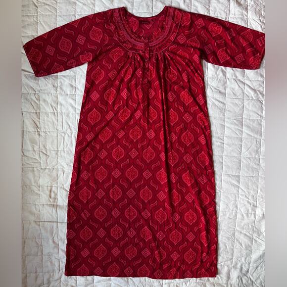 Juliet India Red Paisley Patterned Maxi Night Gown - Large - Picture 1 of 9